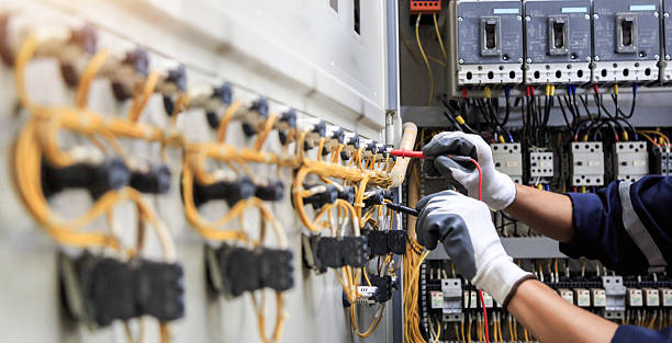 Professional Electrician technician working in Waverly, NE